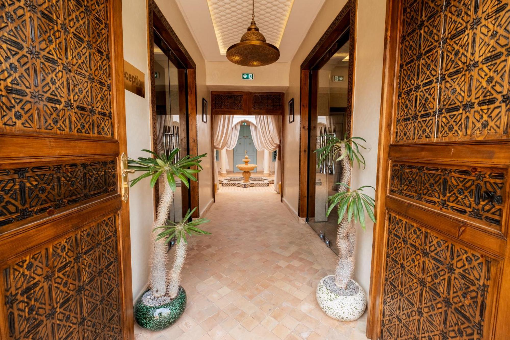 Le Palais Averroes - Adults Only Lagouassem Bagian luar foto